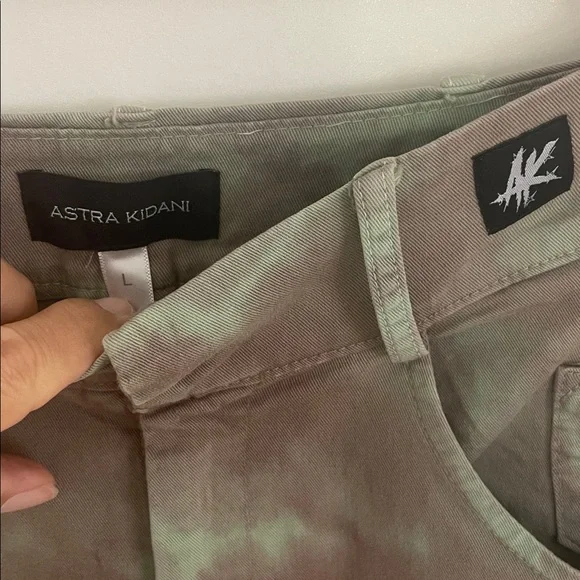 Astra Kidani Oversized Pocket in Moss Cargo Pants | L - Picture 5 of 11